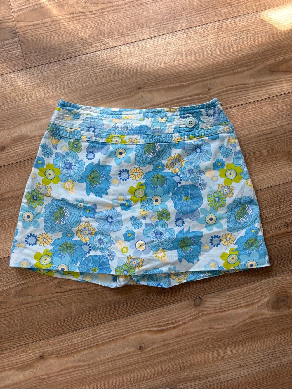 Vintage floral mini skort